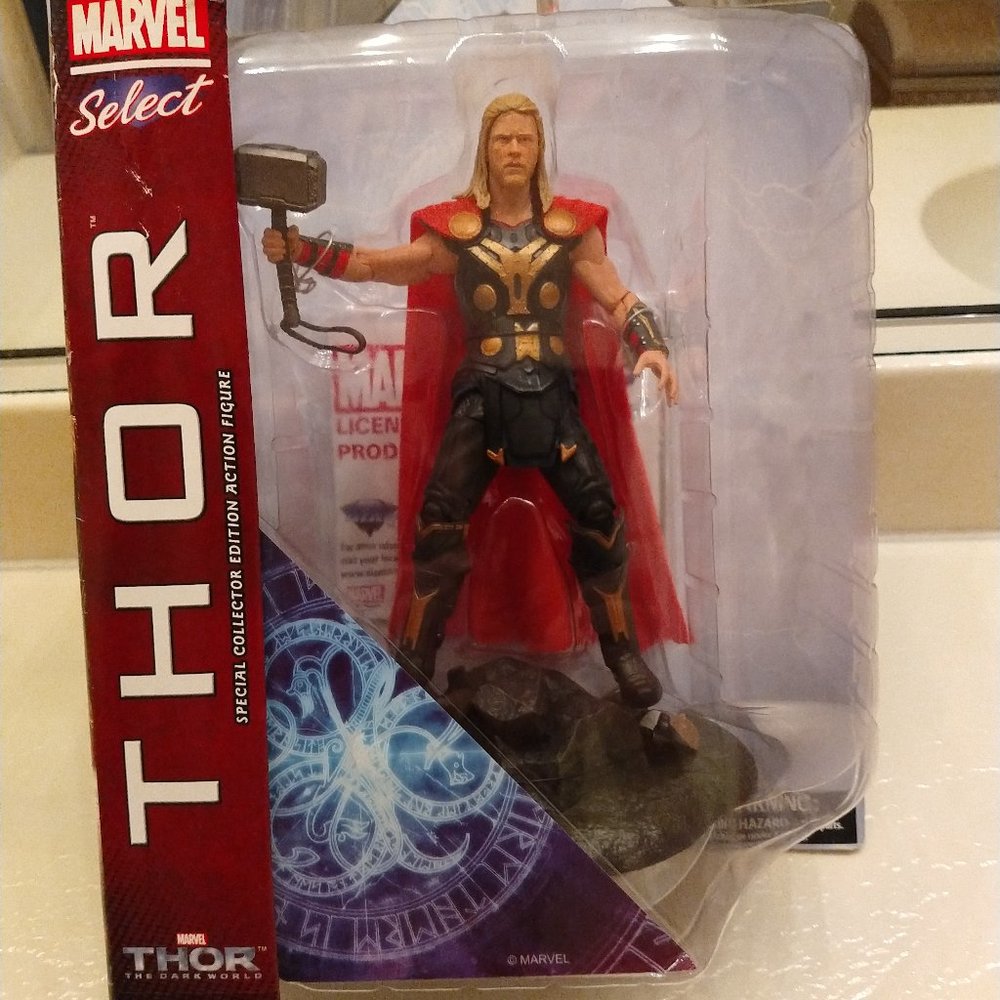 Diamond Select Thor The Dark World Collector's Edition Action Figure (NIP)